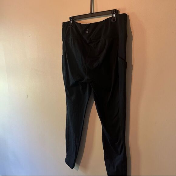 Torrid Active Black Capri side pocket Leggings Size 2 2X Plus size - Picture 4 of 14